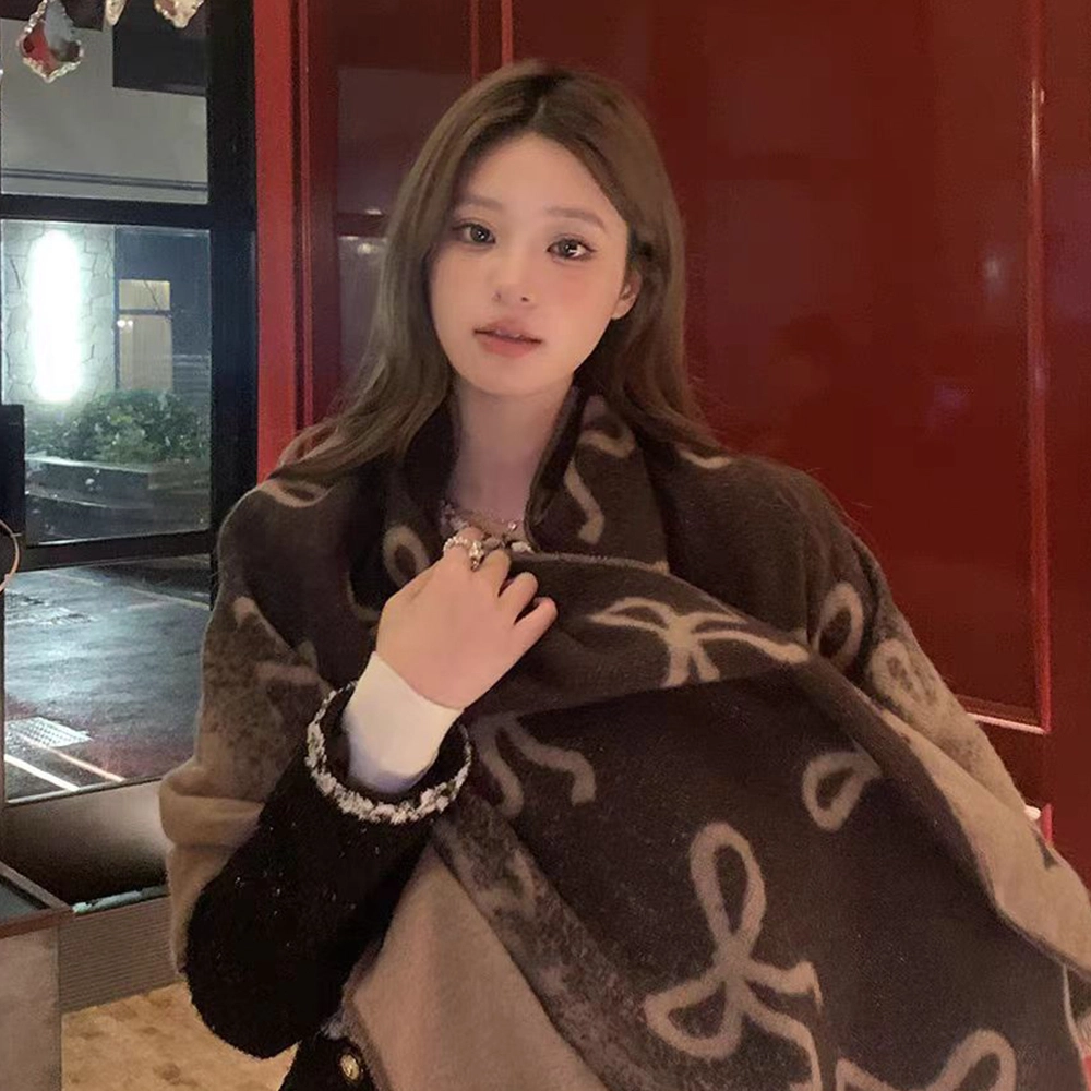 心水好物 秋冬高级感蝴蝶结满印百搭舒适保暖两用 涤纶 绒线围巾 男女同款情侣款