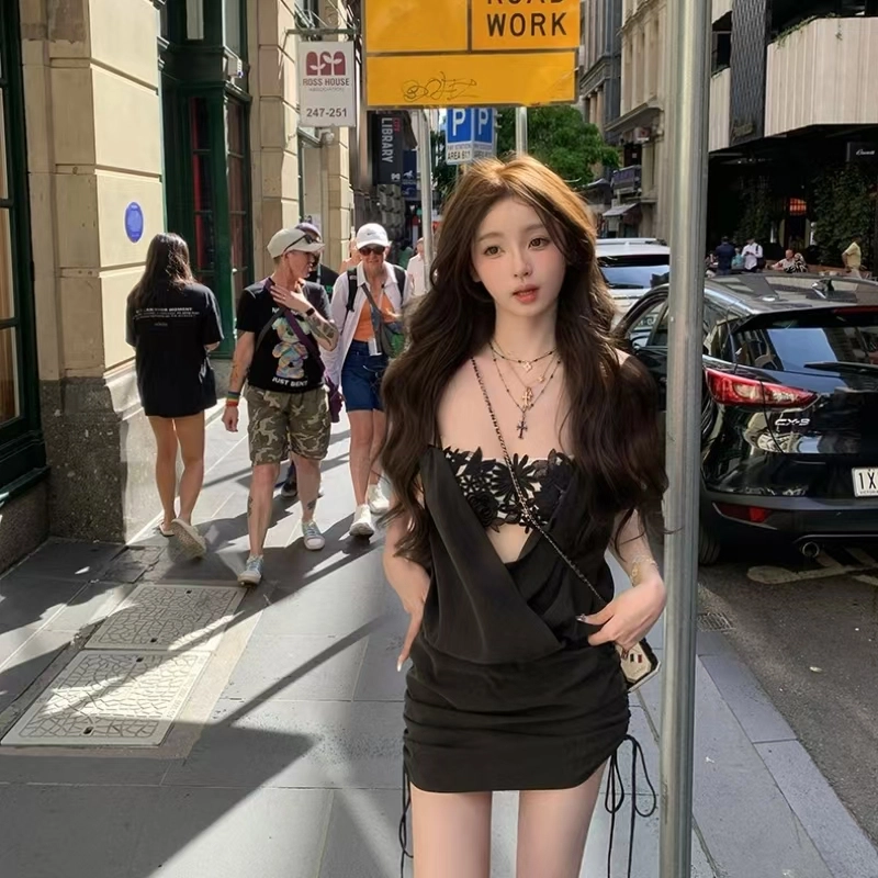 果瑱 时尚舒适性感辣妹风百搭简约性感镂空立体绣花系绳抽褶修身显瘦舒适透气气质优雅高级设计感镂空吊带连衣裙 女款