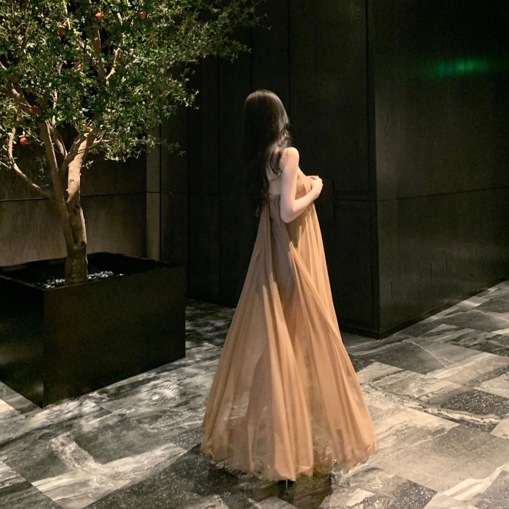 果瑱 法式高级感辣妹露背度假长裙无袖连衣裙 女款