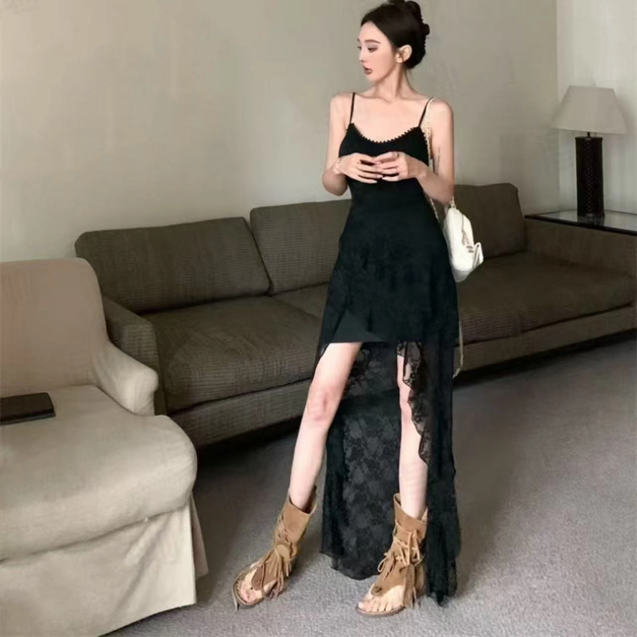 果瑱 法式高级设计感蕾丝拼接荷叶边不规则吊带连衣裙 女款 黑色