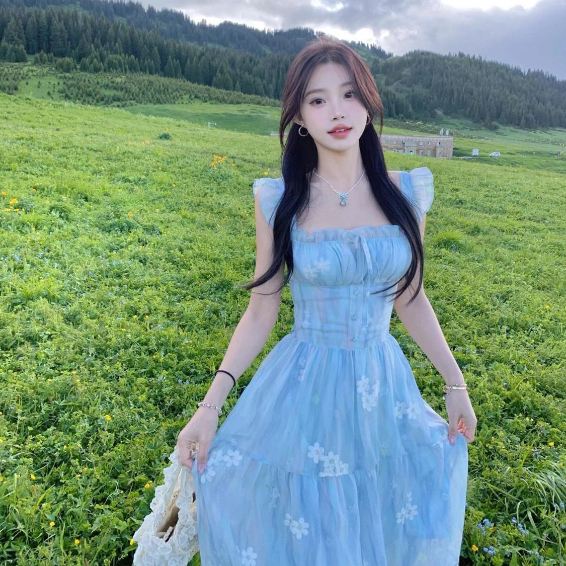 果瑱 乖乖女穿搭甜美少女极简主义法式小清新刺绣小花露背海岛度假旅游出片长裙短袖连衣裙 女款