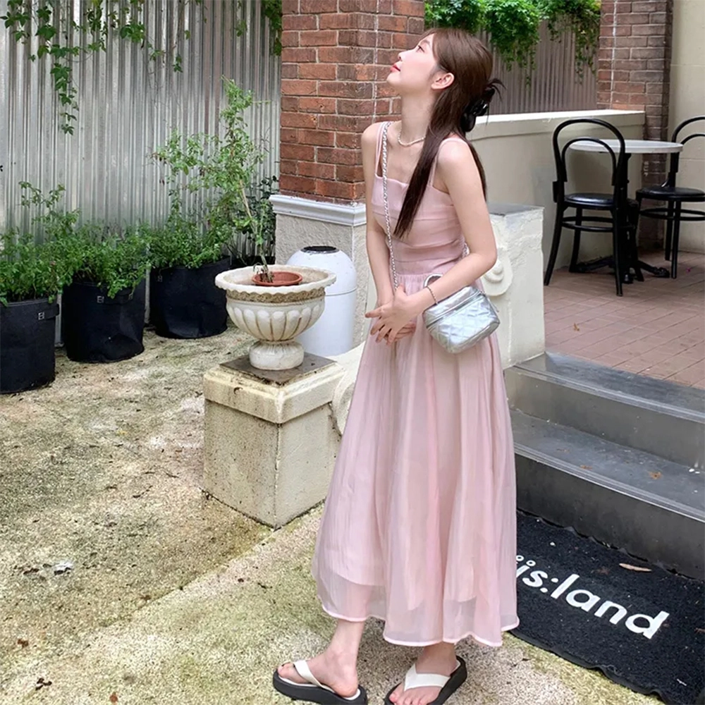 果瑱 法式复古优雅气质修身性感精致高端名媛时尚慵懒海边度假风浪漫仙女抹胸收腰修身显瘦垂感网纱粉色长裙子吊带连衣裙 女款