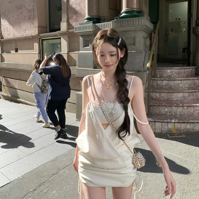 果瑱 时尚舒适性感辣妹风百搭简约性感镂空立体绣花系绳抽褶修身显瘦舒适透气气质优雅高级设计感镂空吊带连衣裙 女款