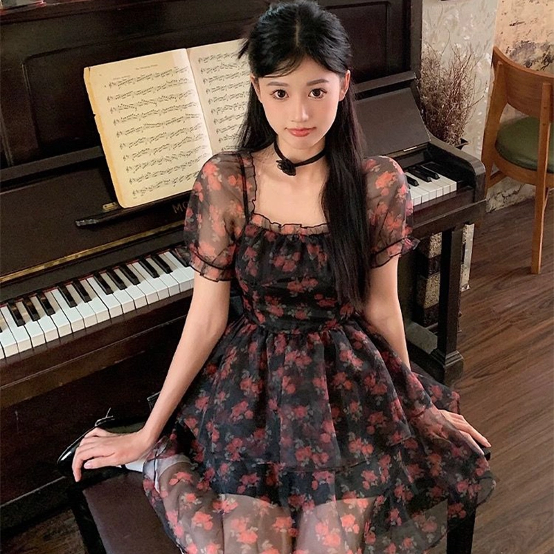 果瑱 法式高级感性感辣妹穿搭碎花方领木耳边泡泡袖设计后背蝴蝶结公主风蓬蓬裙短款短袖连衣裙 女款