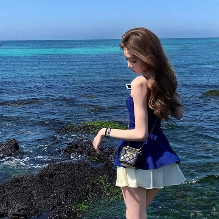 果瑱 法式辣妹风穿搭气质优雅克莱因蓝甜美少女温柔风小众拼接撞色收腰修身设计感简约时尚百搭吊带连衣裙 女款