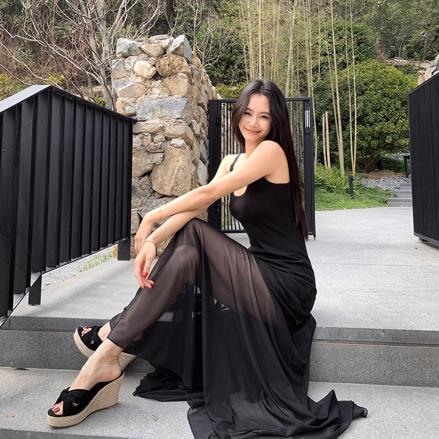 果瑱 法式慵懒风海边度假穿搭高级感时尚舒适仙女气质清冷艺术系拼接网纱吊带连衣裙 女款