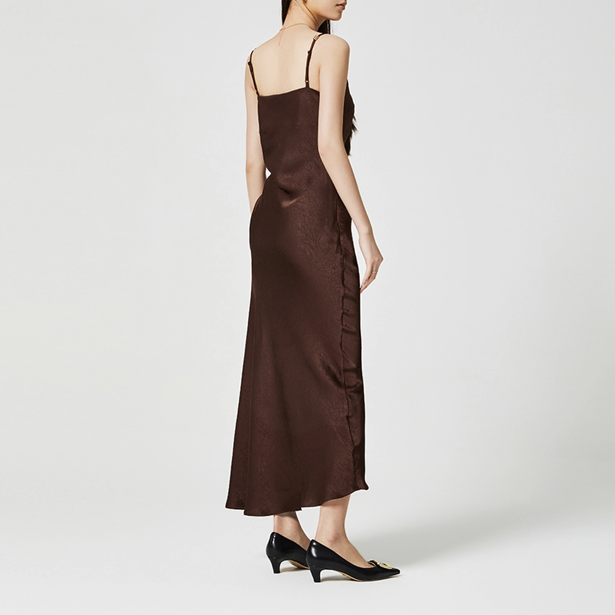 NINE WEST V