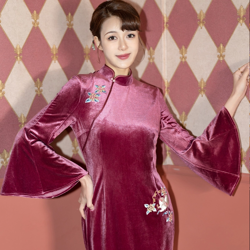 四美子 国风手工刺绣包臀丝绒连衣裙 喜乐