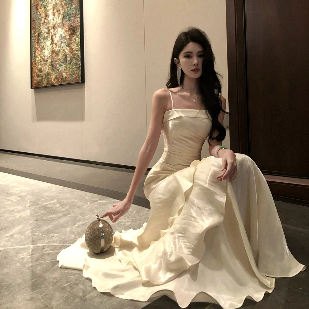 依钗 法式慵懒风高级感收腰荷叶边礼服长裙吊带连衣裙 女款