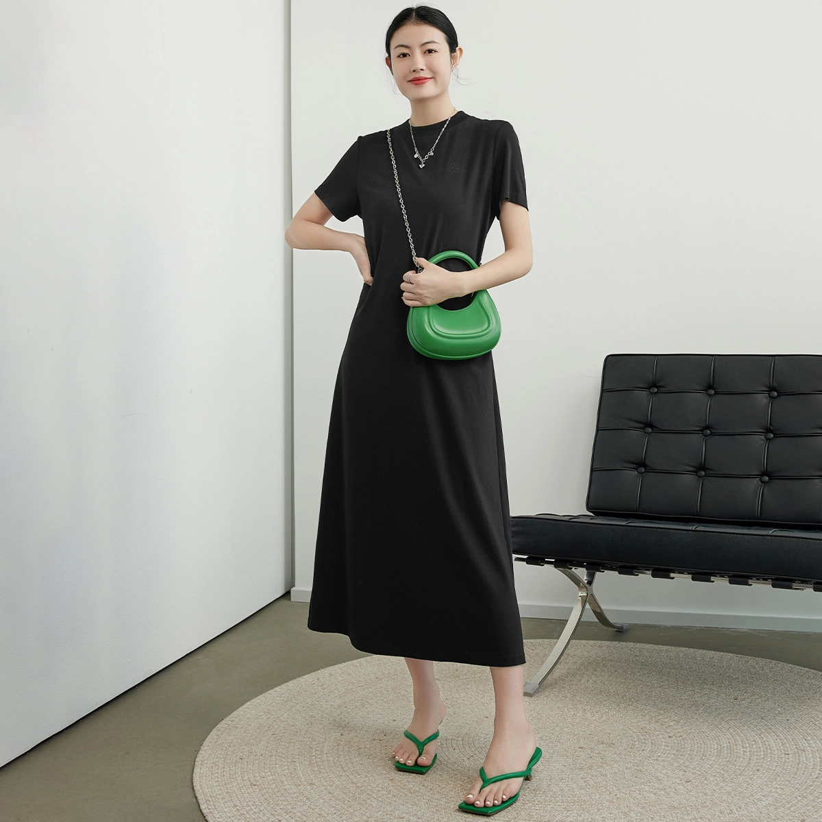 巴黎夜曲女直筒垂感收腰圆领过膝长裙小黑裙子短袖连衣裙 夏季 女款