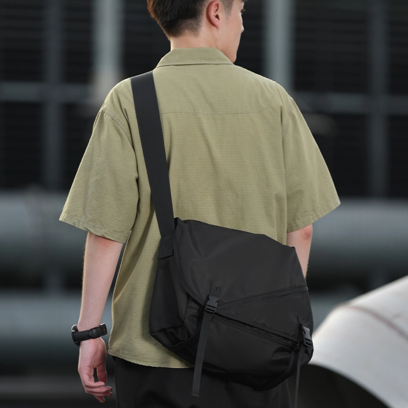 木村耀司 休闲百搭潮流胸包斜挎包单肩包邮差包挎包机能平板包 牛津纺 男款 迷彩黑/黑色