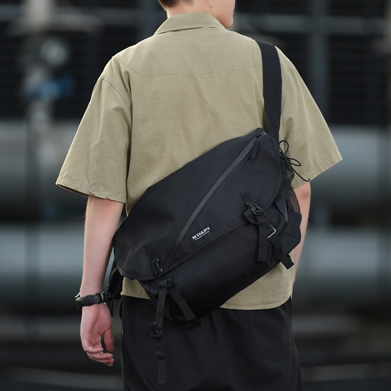 木村耀司 休闲百搭潮流胸包斜挎包单肩包邮差包挎包机能平板包 牛津纺 男款 迷彩黑/黑色