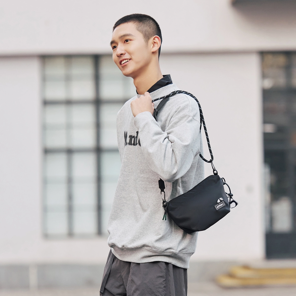 森马 熊猫系列潮酷工装风运动 尼龙 斜挎包 小号 男女同款情侣款 多色