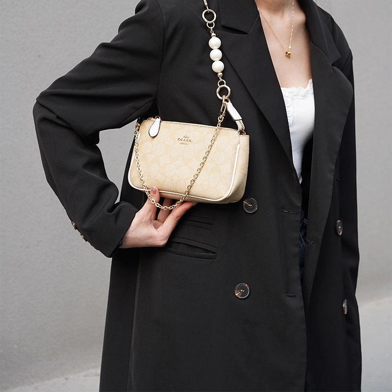 GUYI coach Nolita19