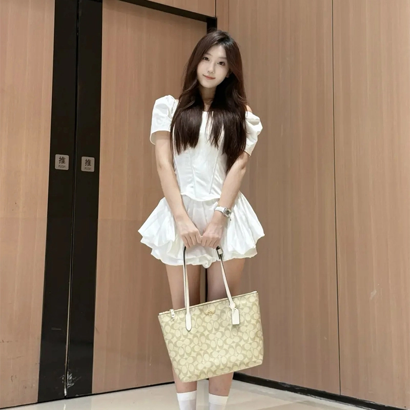 GUYI COACHZip Tote30