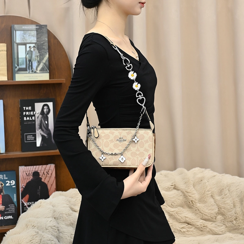 GUYI CoachNolita19