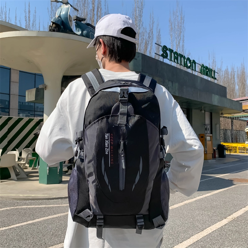 茵初 便携超轻骑行旅行多功能登山防水休闲徒步登山学生户外包  防撕裂面料多色  男女同款情侣款