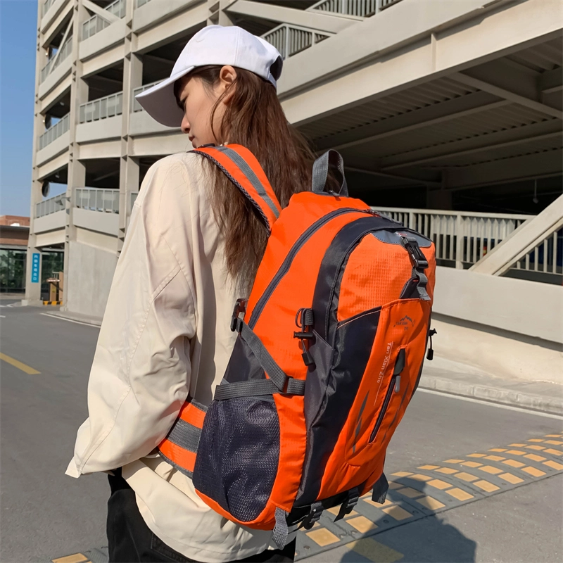 茵初 便携超轻骑行旅行多功能登山防水休闲徒步登山学生户外包  防撕裂面料多色  男女同款情侣款