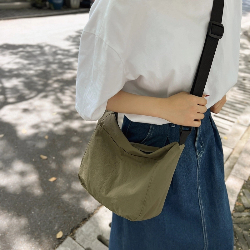醇龙 休闲斜挎包百搭简约尼龙单肩包大容量日系复古背包 男女通用 多色