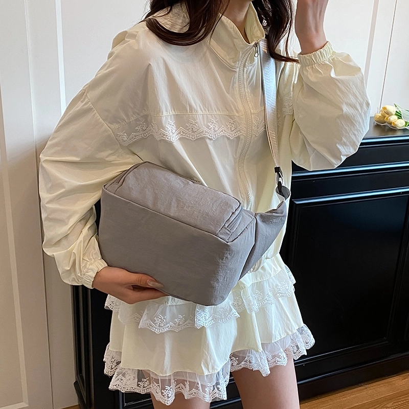 醇龙 纯色简约外出轻便时尚潮流 尼龙 斜挎单肩包 常规 男女同款情侣款 多色