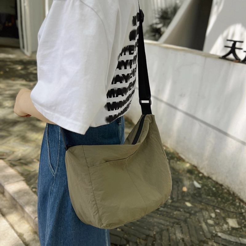 醇龙 休闲斜挎包百搭简约尼龙单肩包大容量日系复古背包 男女通用 多色