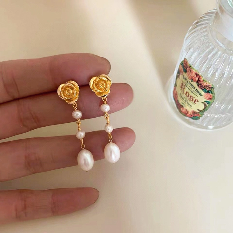 贝诗珠宝 复古玫瑰花耳钉 复古风简约小众个性轻奢气质精致高级感穿搭百搭设计 淡水珍珠 耳钉 女款