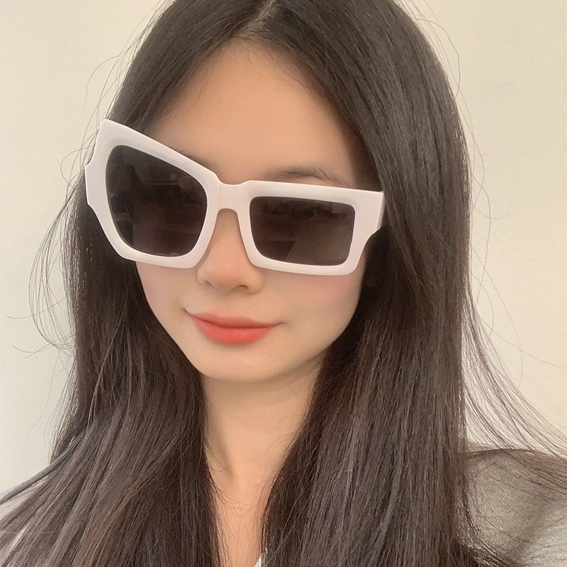 LILYLOTTY ins