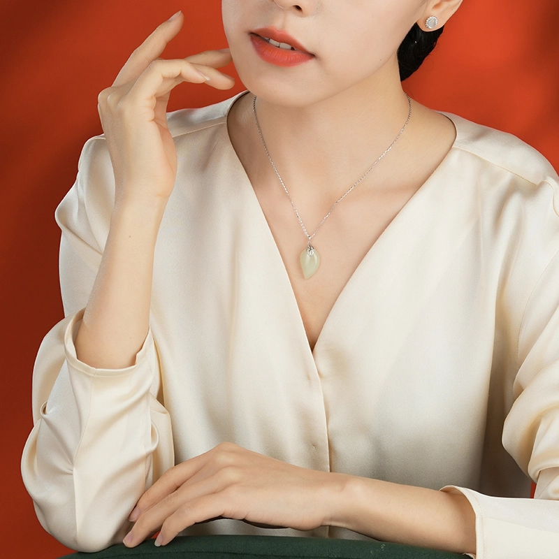 银意坊 金枝玉叶 新中式国潮风 小众设计 可调节 和田玉 吊坠 女款 青白玉 礼盒