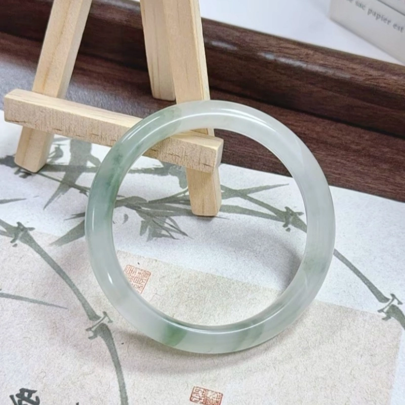 行金银中 青山黛翠玉贵妃镯 平安 新中式 国潮古风 清冷优雅 高级感气质温婉玉镯 玉髓 手镯 男女同款情侣款
