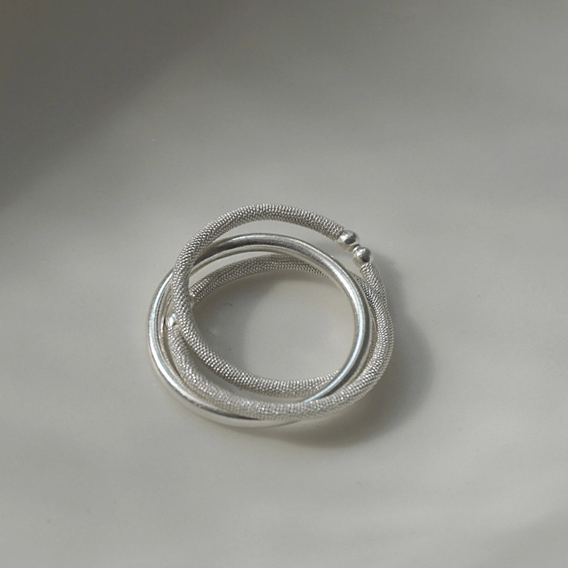 925