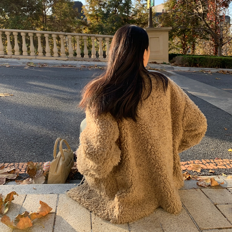 周淼 法式休闲宽松落肩圆领绒感外套 女款