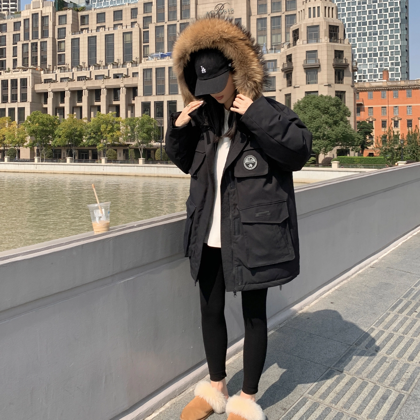 周淼 貉子工装派克加厚连帽外套羽绒服 女款
