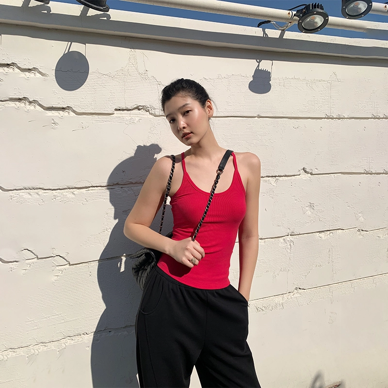 周淼 纯色设计气质高级感百搭短款修身背心 女款