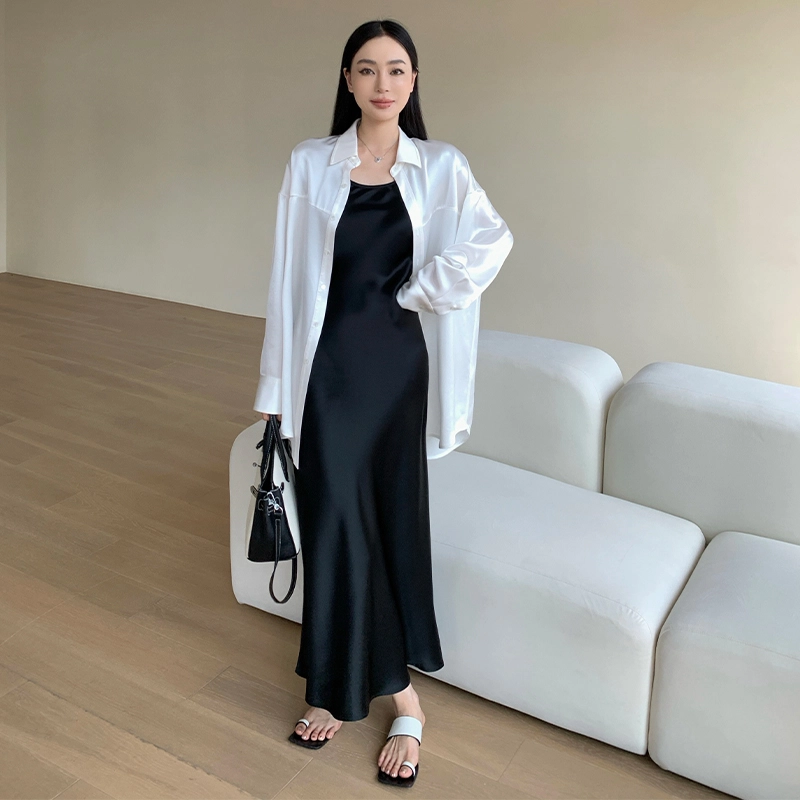 周淼 光泽缎面斜裁包肩袖短袖连衣裙 女款