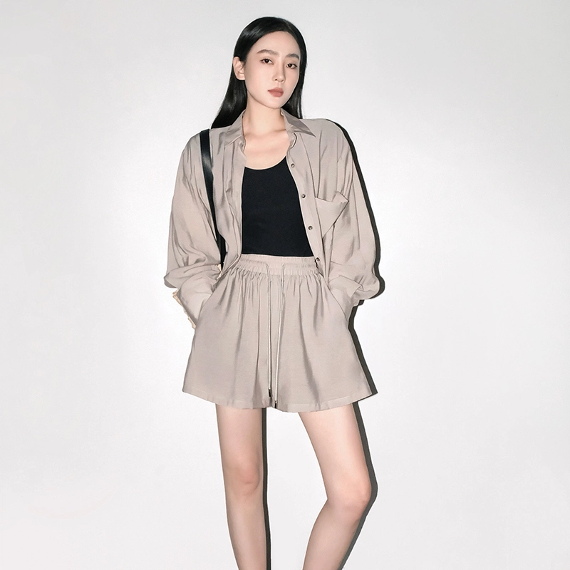 周淼 纯色休闲宽松短裤 女款