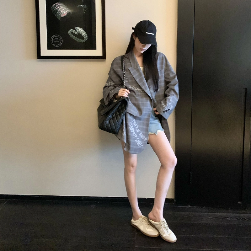 周淼 设计感宽松格子印花休闲西装 女款 格纹灰涂鸦