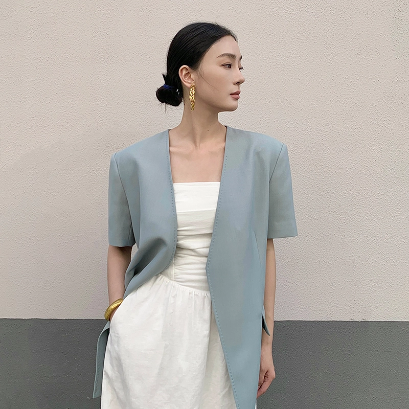周淼 清凉麻感无领垫肩休闲西装 女款