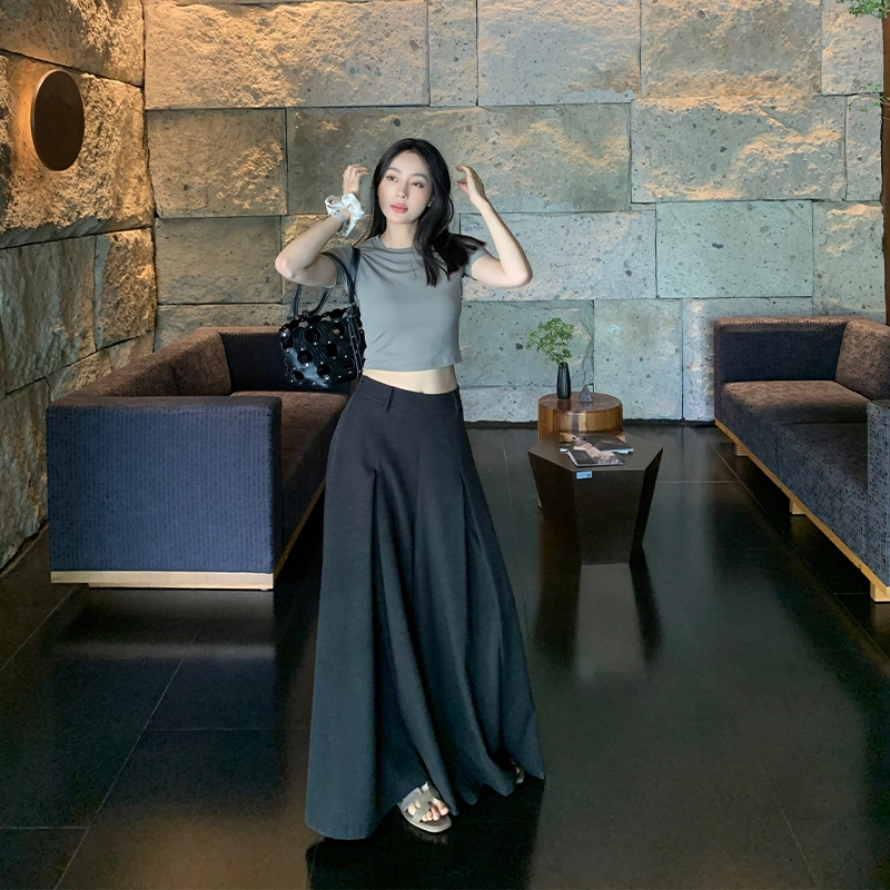 周淼 纯色对称褶皱宽松高腰休闲裤 女款
