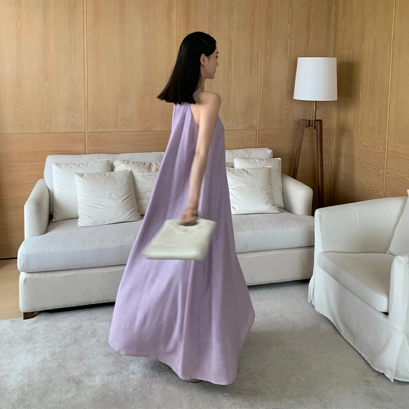 周淼 纯色简约休闲舒适吊带连衣裙 女款