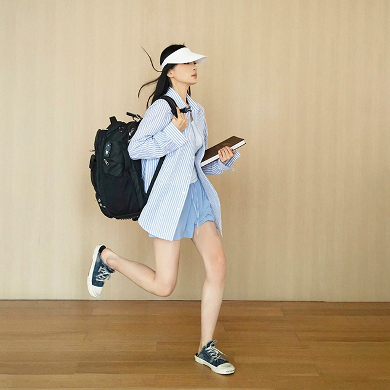 周淼 简约翻领单排扣长袖衬衫 女款