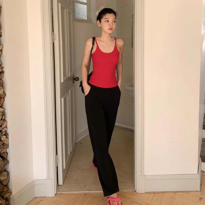 周淼 纯色设计气质高级感百搭短款修身背心 女款