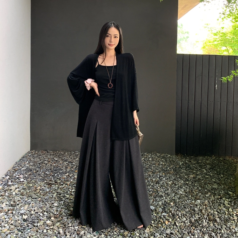 周淼 纯色对称褶皱宽松高腰休闲裤 女款