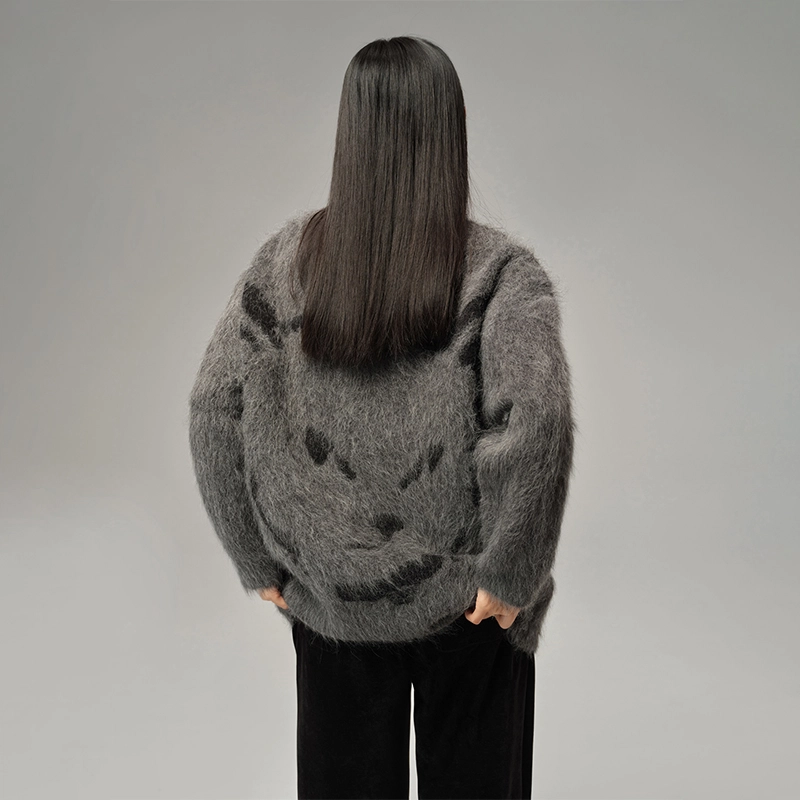 周淼 后背猫头提花圆领套头针织毛衣 女款 深灰色