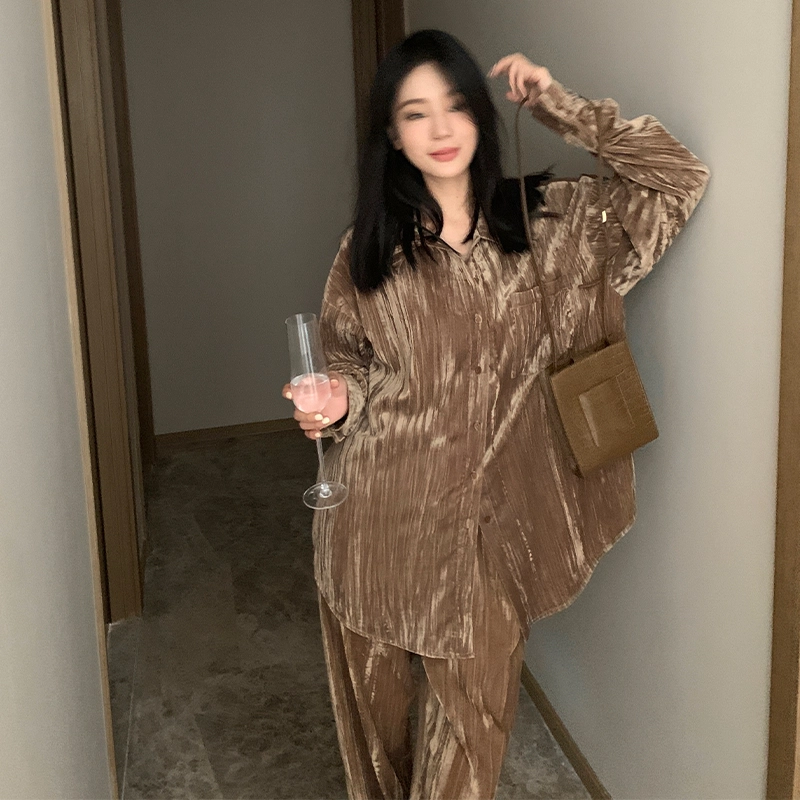 周淼 竖纹肌理丝绒尖领落肩设计感宽松单排扣长袖衬衫 女款