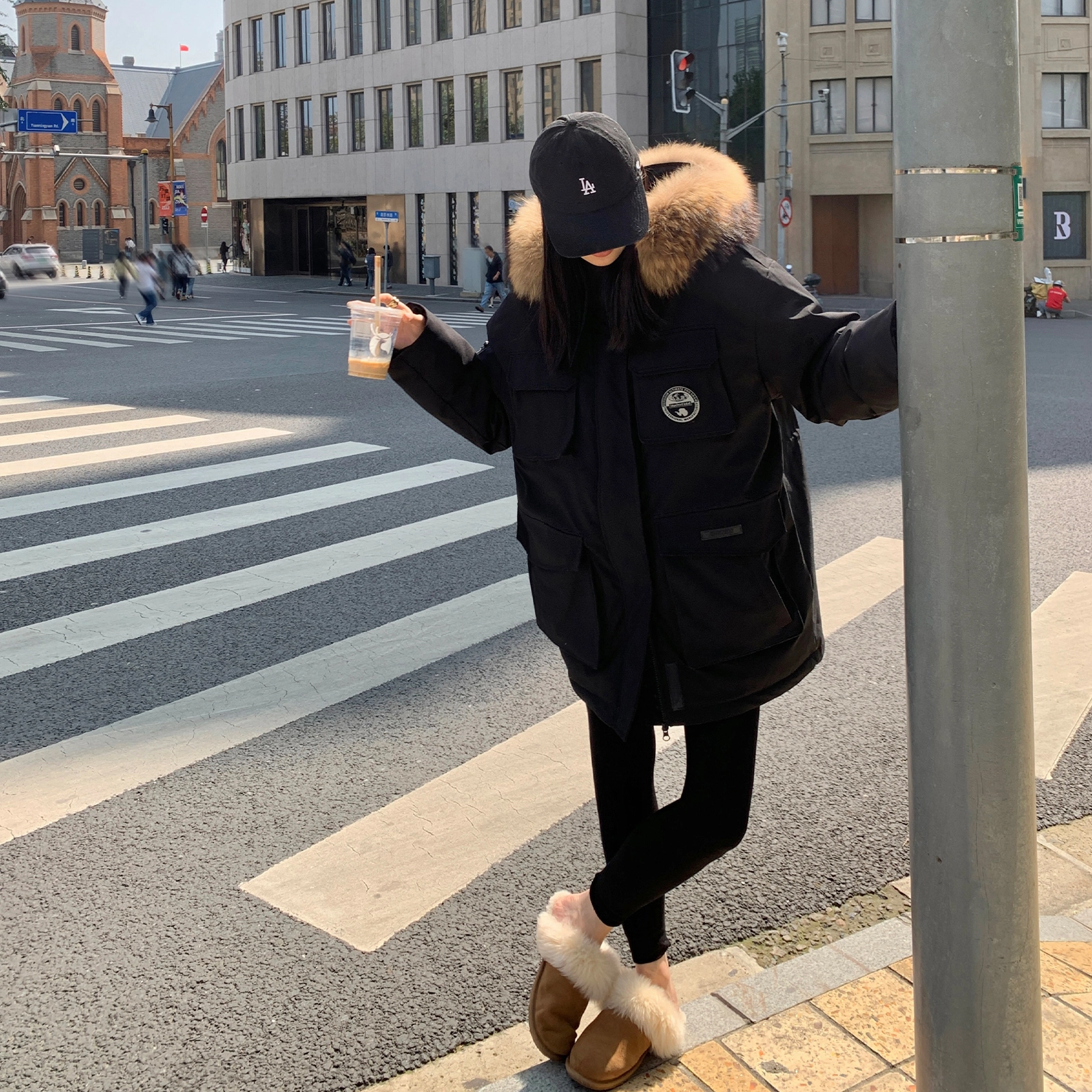 周淼 貉子工装派克加厚连帽外套羽绒服 女款
