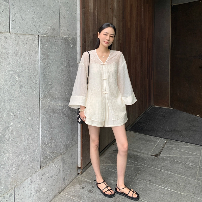 周淼 纯色高腰宽松休闲短裤 女款