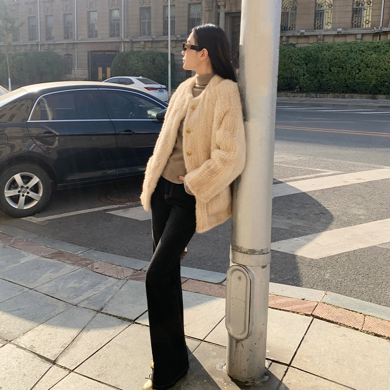 周淼 纯色高腰修身微喇叭牛仔裤 女款 黑色