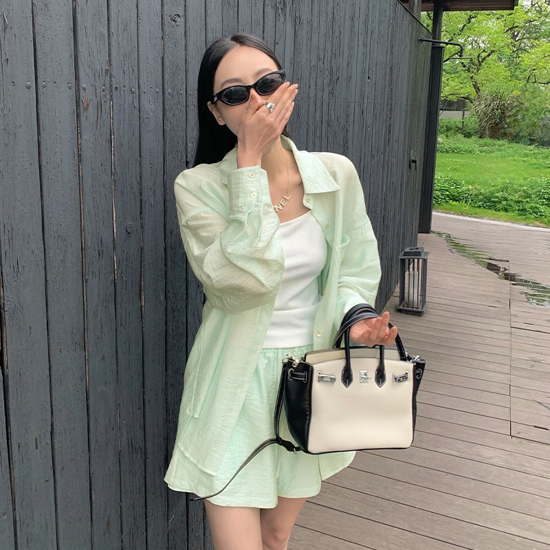 周淼 纯色高腰宽松休闲短裤 女款