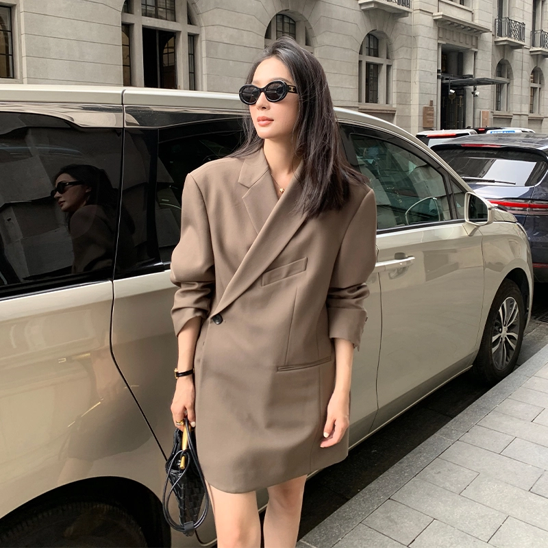 周淼 斜插口袋宽松大廓形斜扣西装外套女设计感休闲西服外套 女款