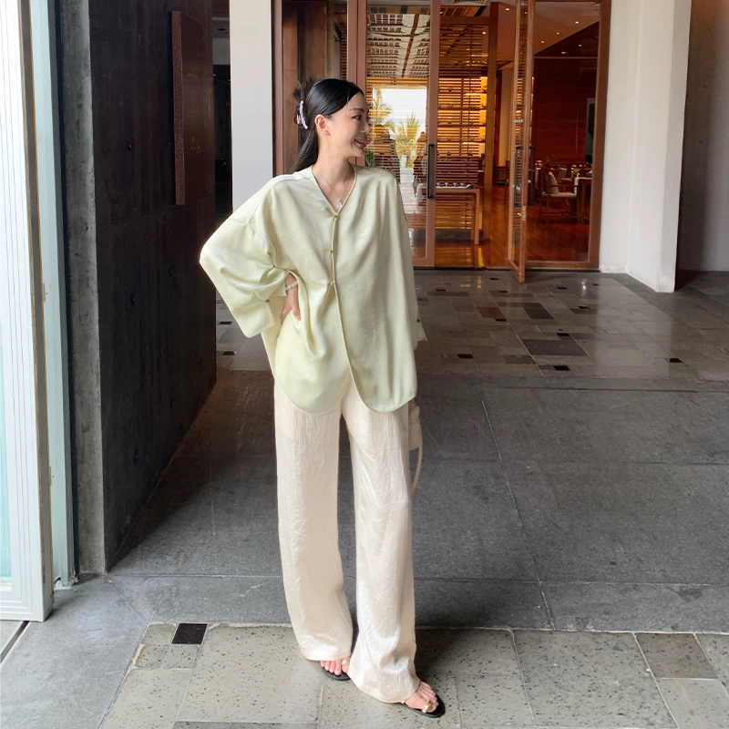 周淼 纯色高腰压褶宽松直筒休闲裤 女款